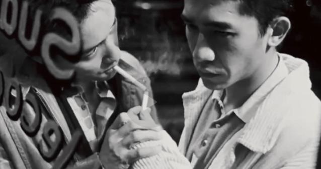 《*光春**乍泄》点燃香烟，焚烧这座世界末的浪漫圣城