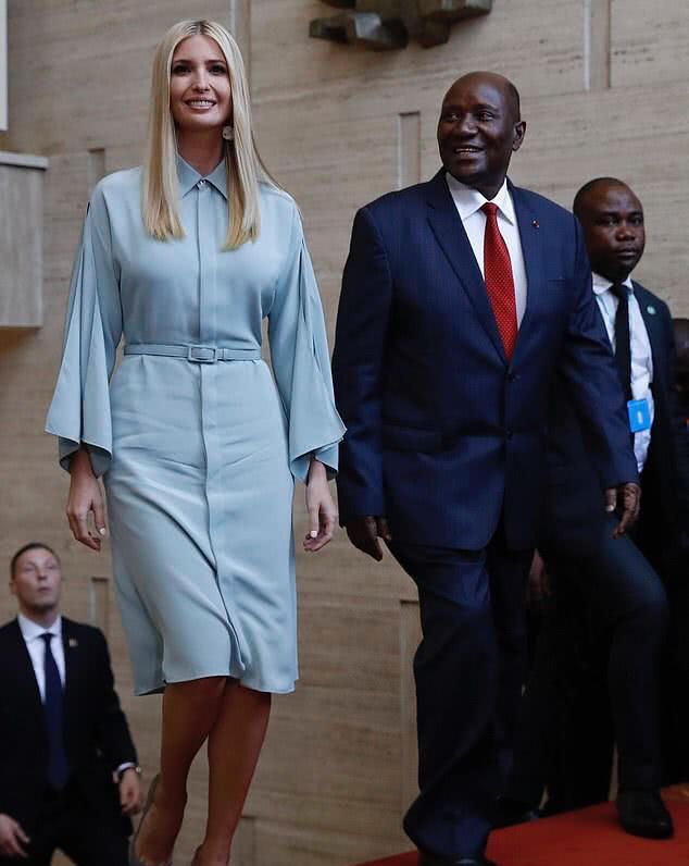 伊万卡zara,伊万卡蓝色正装