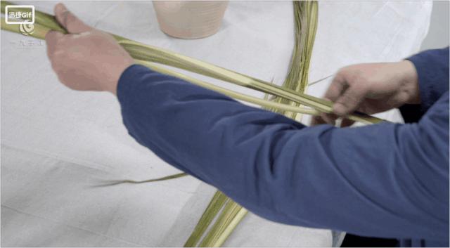 徒手编玫瑰花教程,只需要一把剪刀就能剪出刘海