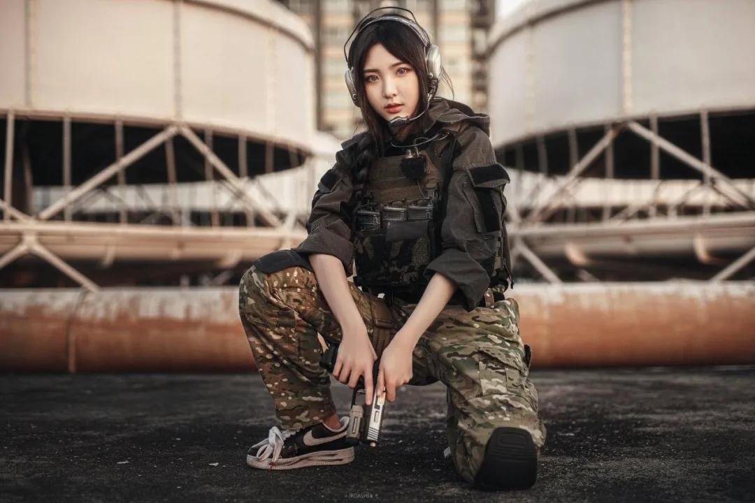 周杰伦球鞋配色,邓紫棋周杰伦同款球鞋