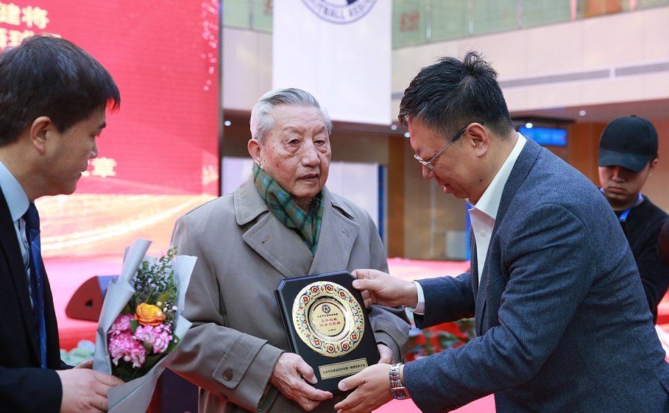 缇よ搐姣曡嚦绮捐嫳鑽熻悆,缇よ搐姣曡嚦澶у挅浜戦泦