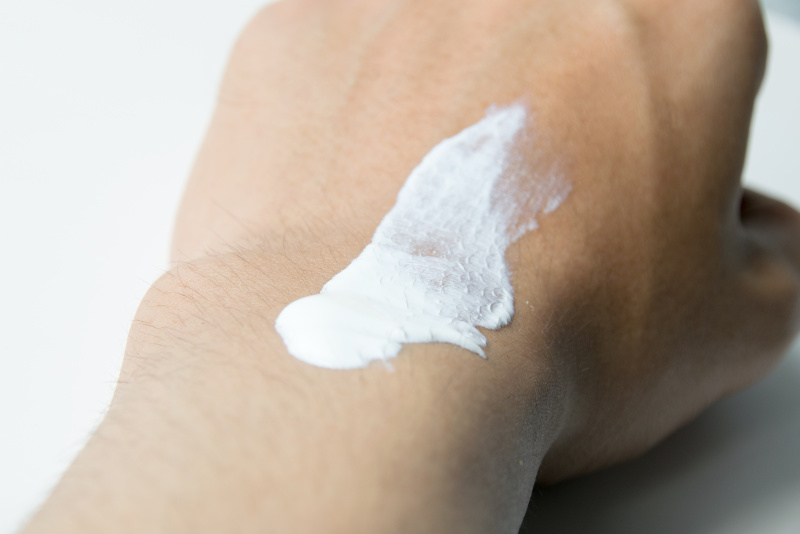 换季脸上起皮泛红怎么简单解决,换季爆痘起皮急救