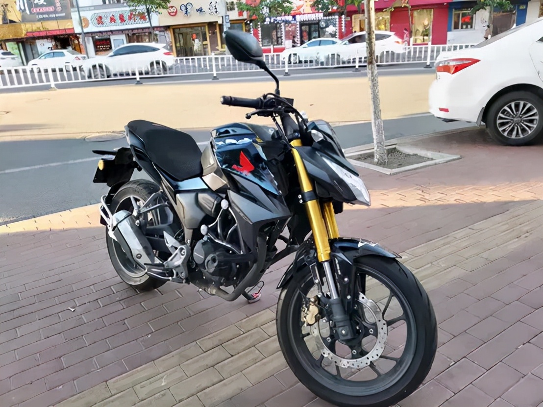 鹤岗市区清晨六点钟,鹤岗5路车几点发车