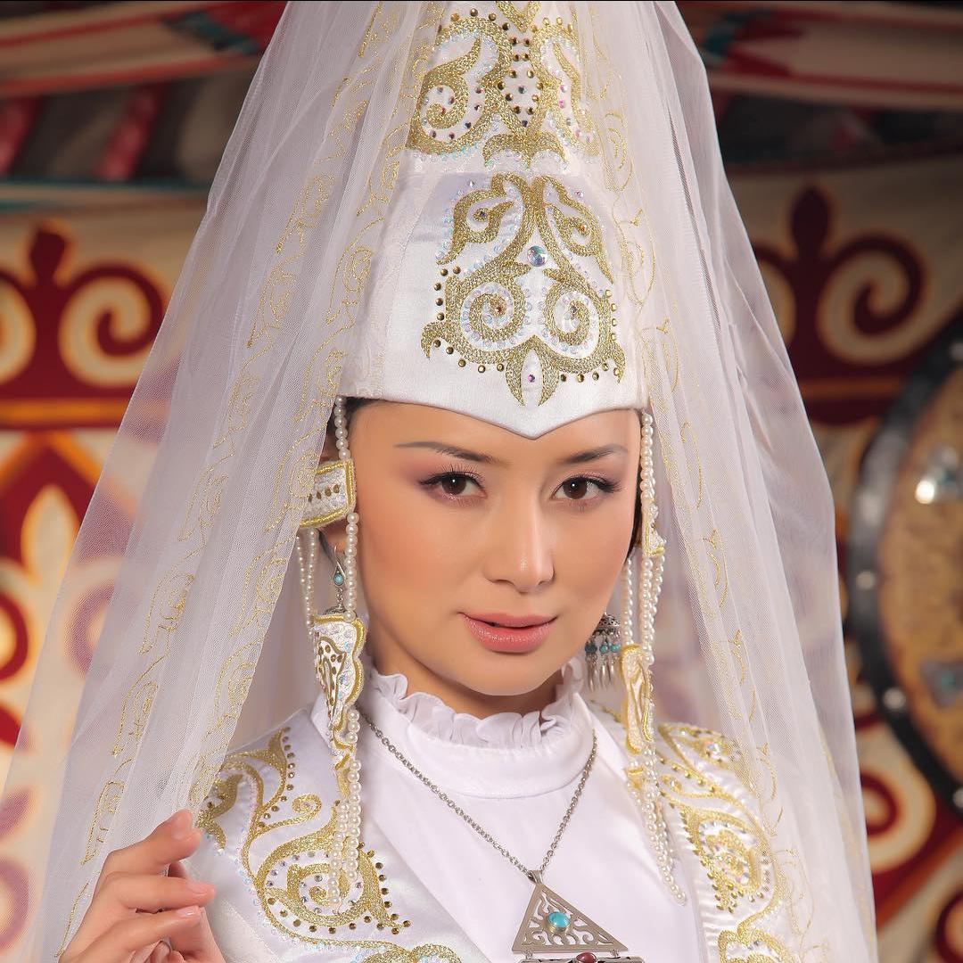 神秘森林精灵婚纱照,神秘苗族风婚纱照