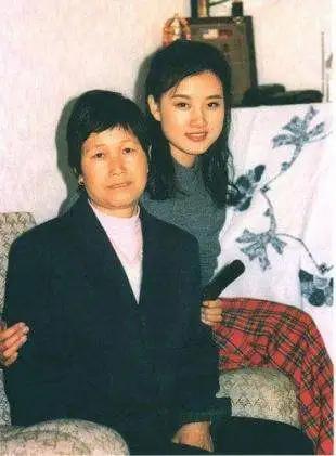 还记得唱《辣妹子》的*祖英宋**吗,她如今过得怎么样?