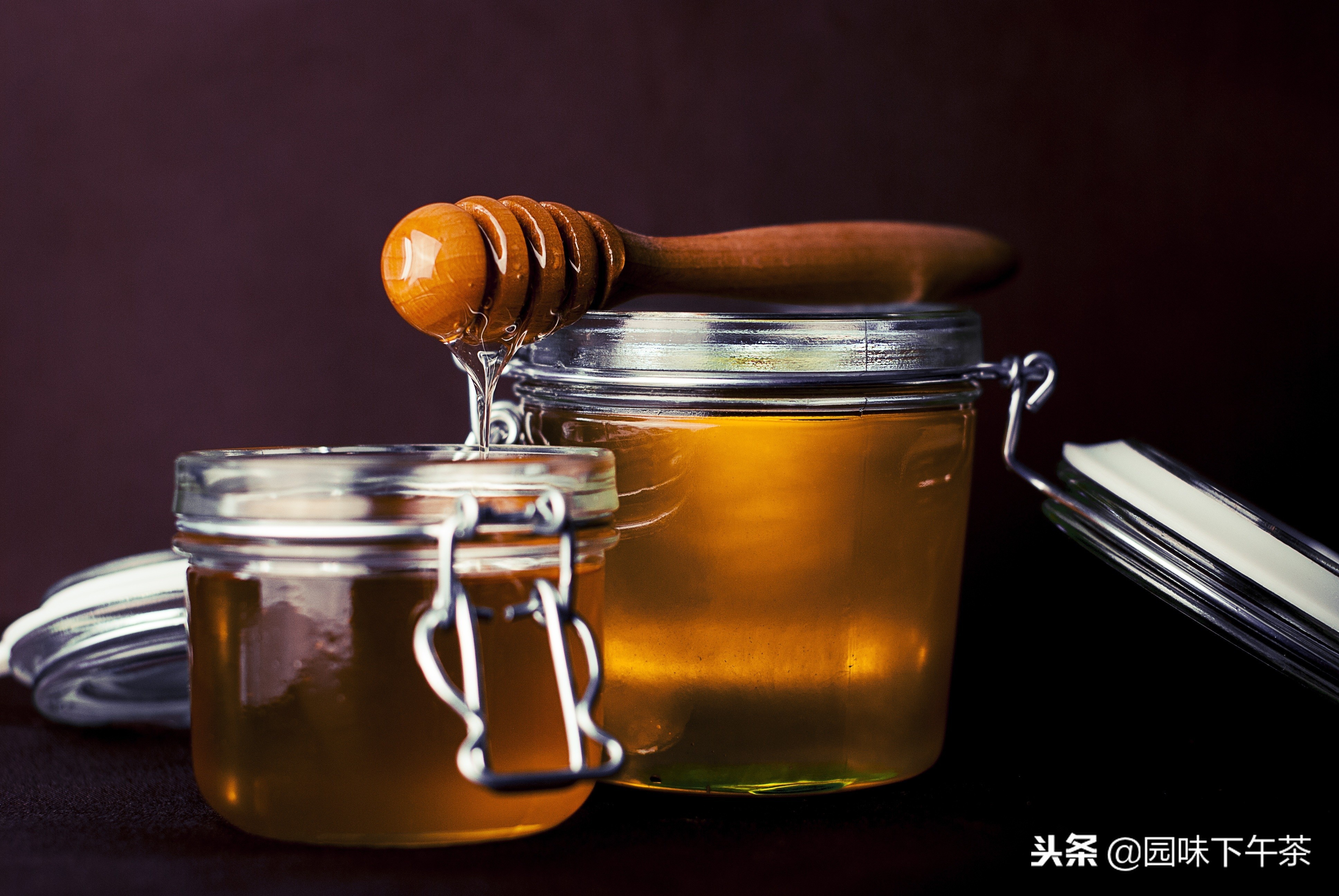 加水摇晃真的鉴别蜂蜜么,蜂蜜上面有泡沫是真蜂蜜吗