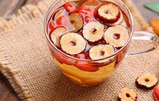 宫寒月经量少手脚冰凉方法,月经不调手脚冰凉的女人怎么调理