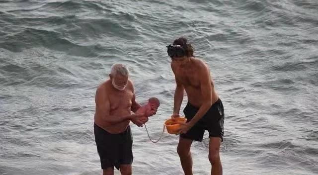 最强产妇走出产房,最强悍产妇走红的视频