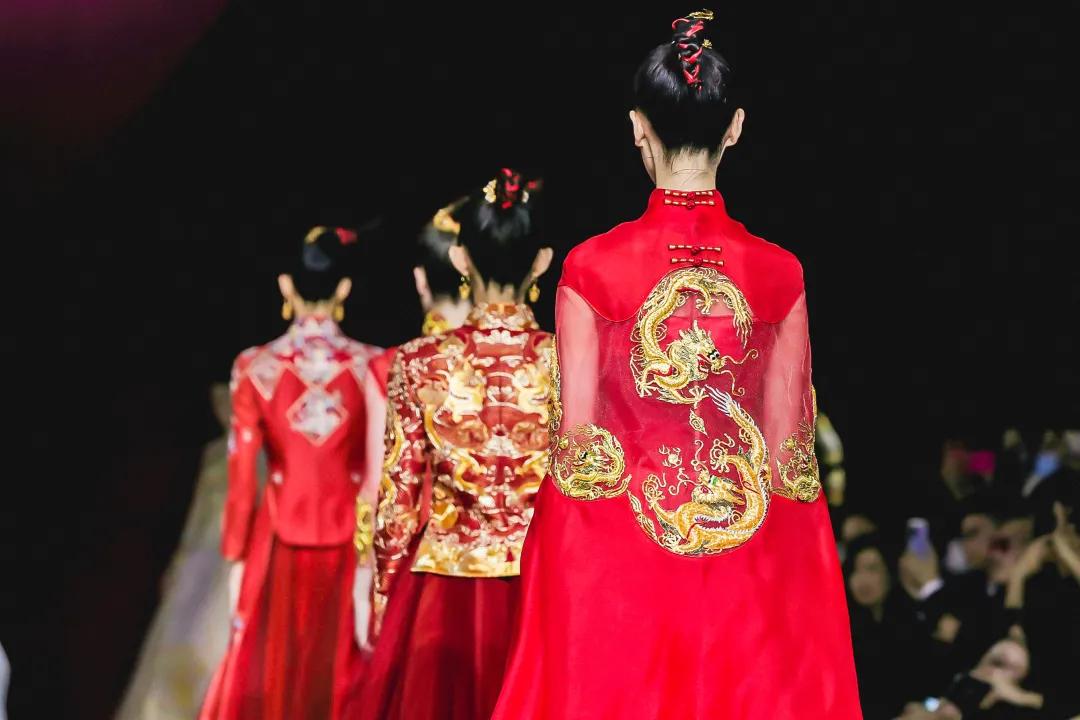 一眼看尽中式婚服,只羡鸳鸯不羡仙结缘