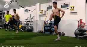 武磊国足恢复训练视频,武磊近期训练