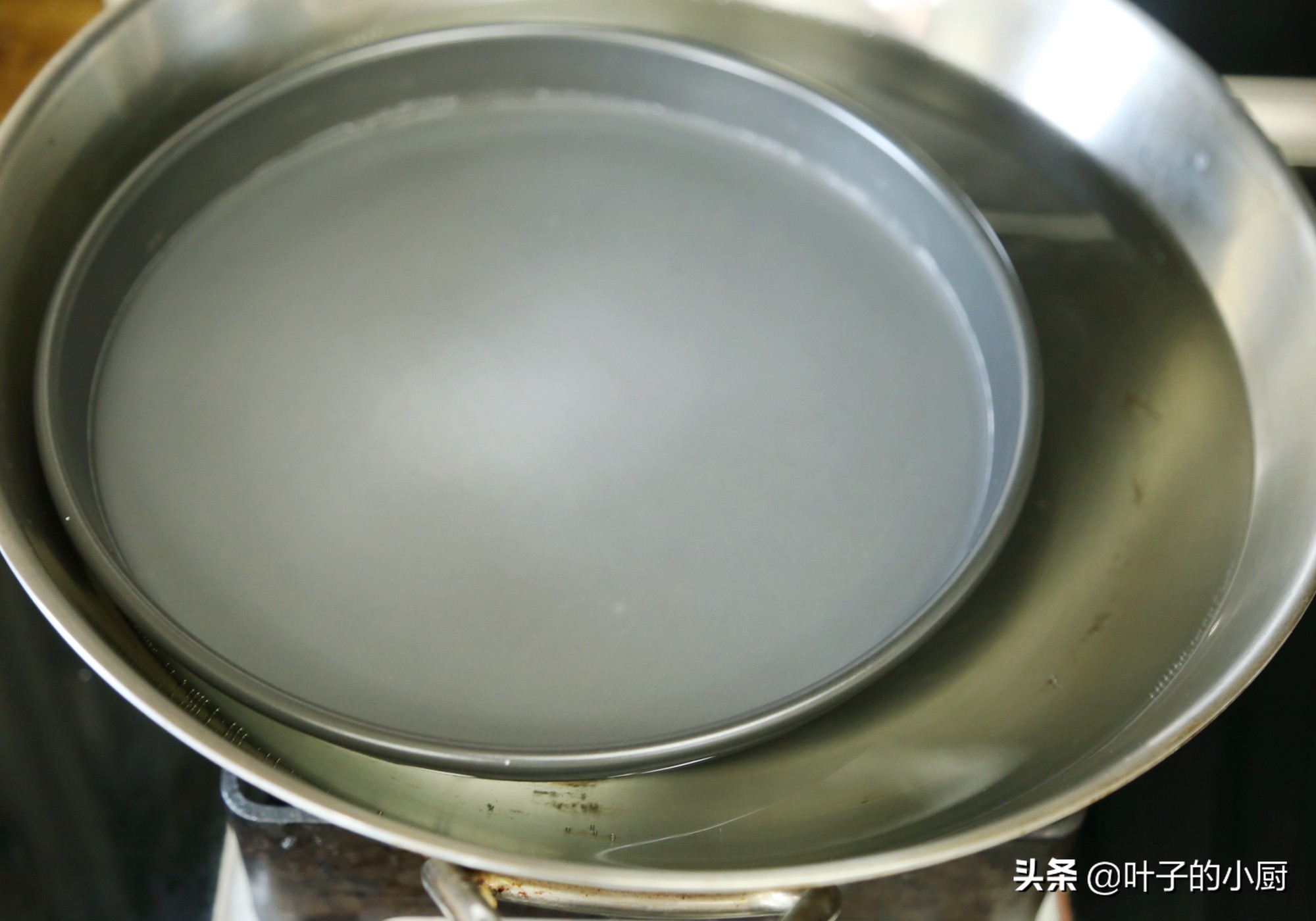 又到了吃凉皮擀面皮的季节,凉皮又软又劲道