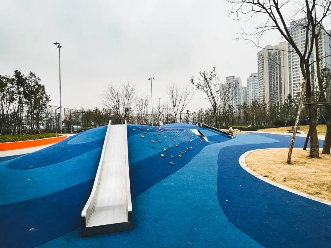 最好的足球场地是哪里,最好的足球场地在哪里