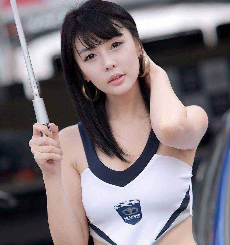 韩国车模界的“干露露”，号称“乳神”火爆全球