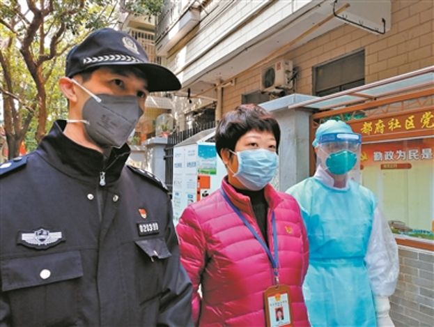 代购、买菜、测体温……4100余名“副书记”守护社区一线