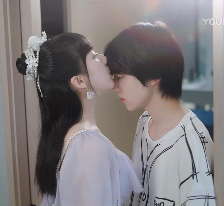 推剧!一口气肝完十集,这部剧真的又尬又上头