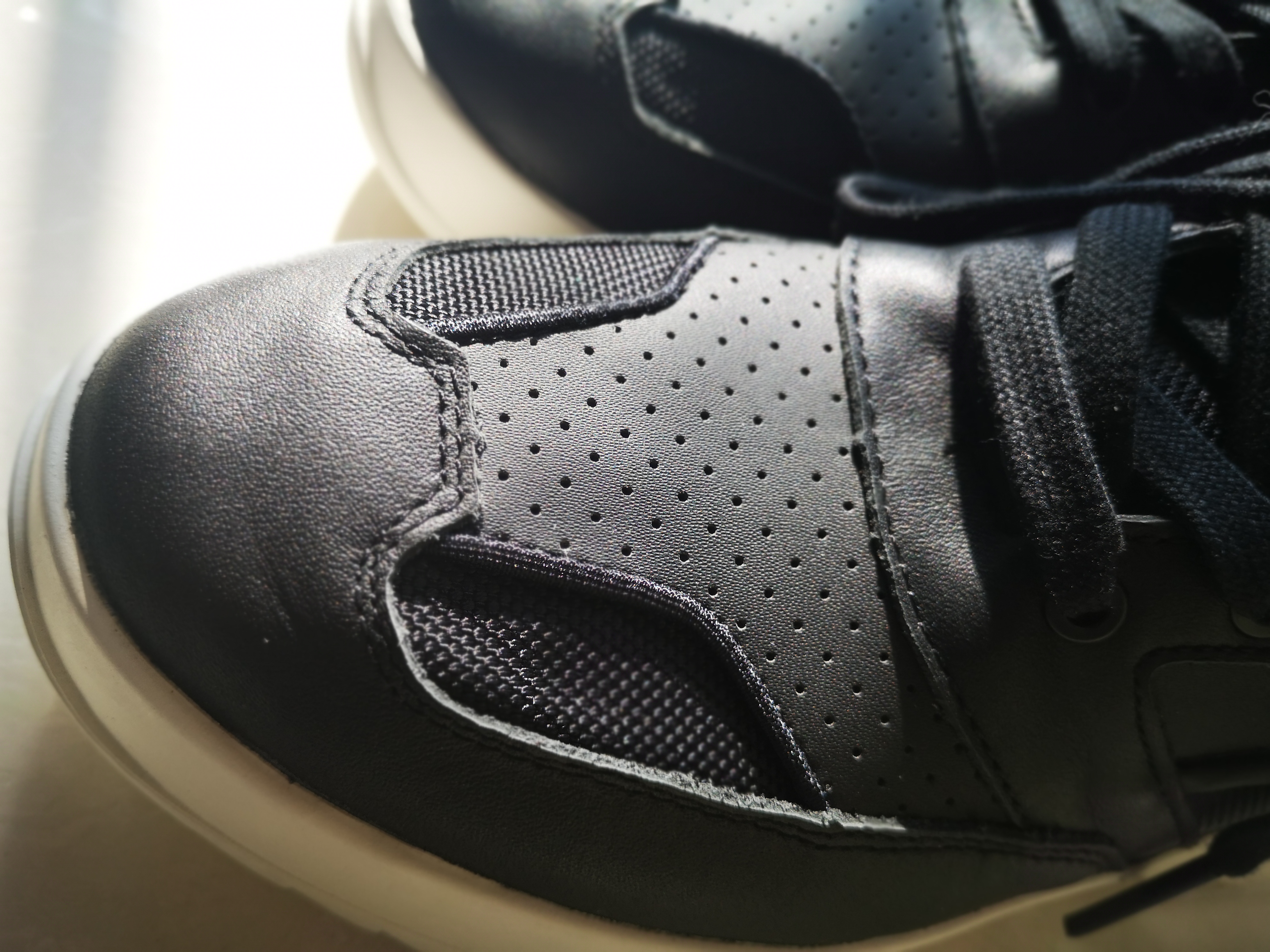 李宁也玩高街风！锯齿鞋底+高耸鞋舌，质感细节无敌，堪比FOG