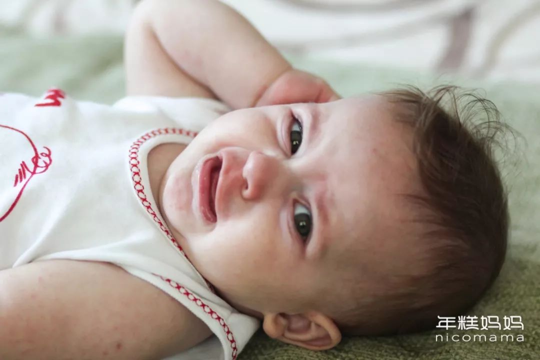 1岁半宝宝的奇怪现象,宝宝一岁以前五大行为不要阻止