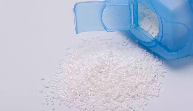 衣服发黄别扔一招变新,消毒液泡衣服发黄了怎么办