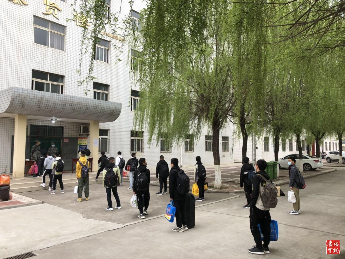 上课、就餐单人单桌，虢镇中学“硬核”管理迎开学
