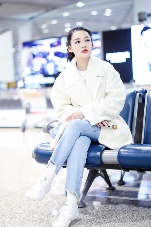 李沁的穿搭更多了解几分清新简约,李沁同款小西装搭配