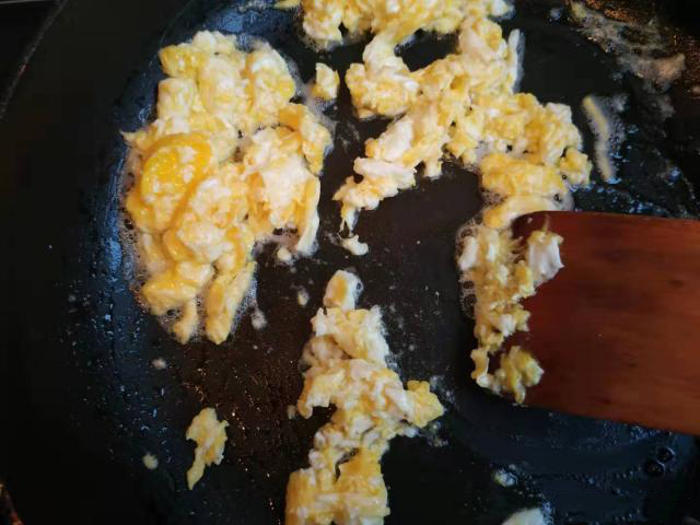 柔软劲道，凉了都不会发硬的馅饼，做法超级简单