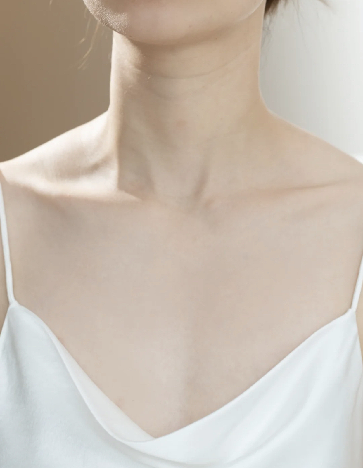 颈纹很深做什么运动,有很深颈纹的女生怎么改善