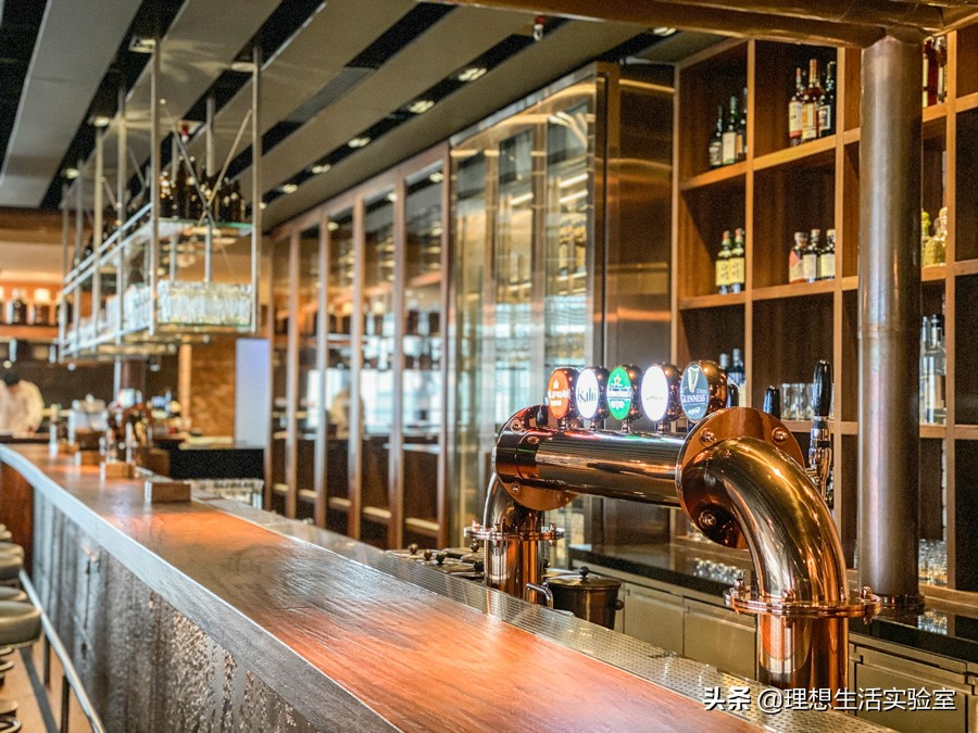 住在广州瑰丽酒店看外面风景,广州瑰丽酒店看到整个广州夜景