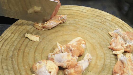 鸡翅裹上20层面包糠吃了,鸡翅怎样很好的裹上面包糠