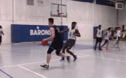 2米中国胖虎，NCAA生涯出师不利...