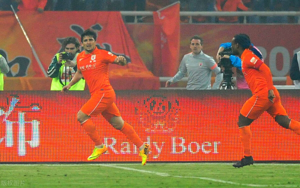 归化球员分配预案提前曝光：高拉特待定，泰山队收获前中超射手王