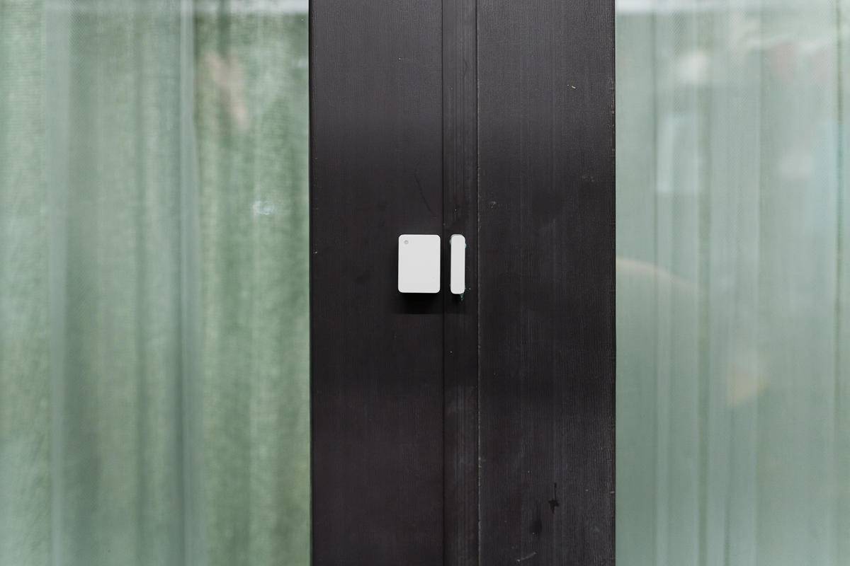 智能家居必备传感器,小米门窗传感器如何安装到入户门