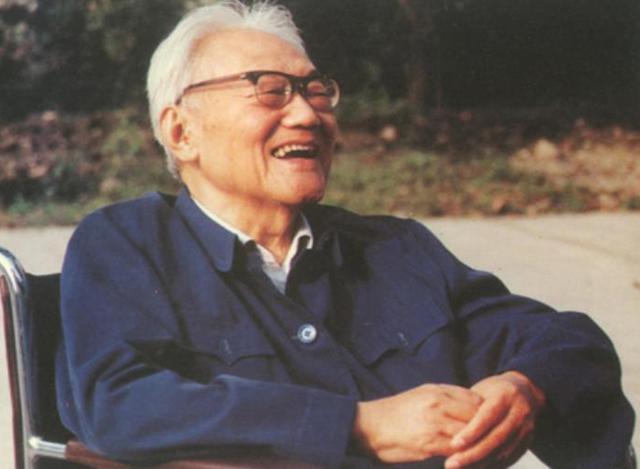 巴金家的深度解析,巴金家反映人物形象的文段