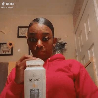 美国女人用强力胶做发胶,美国女子用发胶固定头发结果