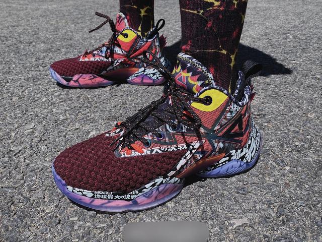 杜兰特哥斯拉球鞋,哥斯拉球鞋