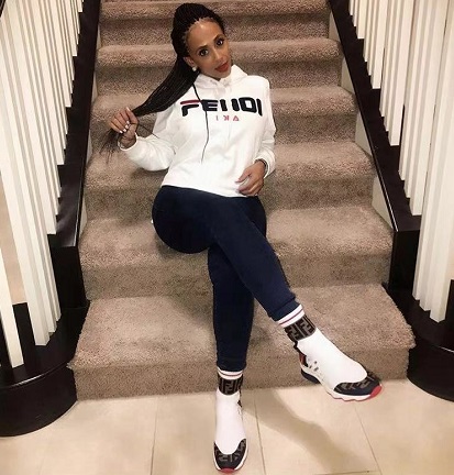 金钱梅的情人节！梅威瑟被嘲讽，不速之客造访豪宅，女友却很开心