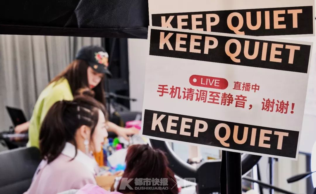 每天收十几件快递,每天收200单快递