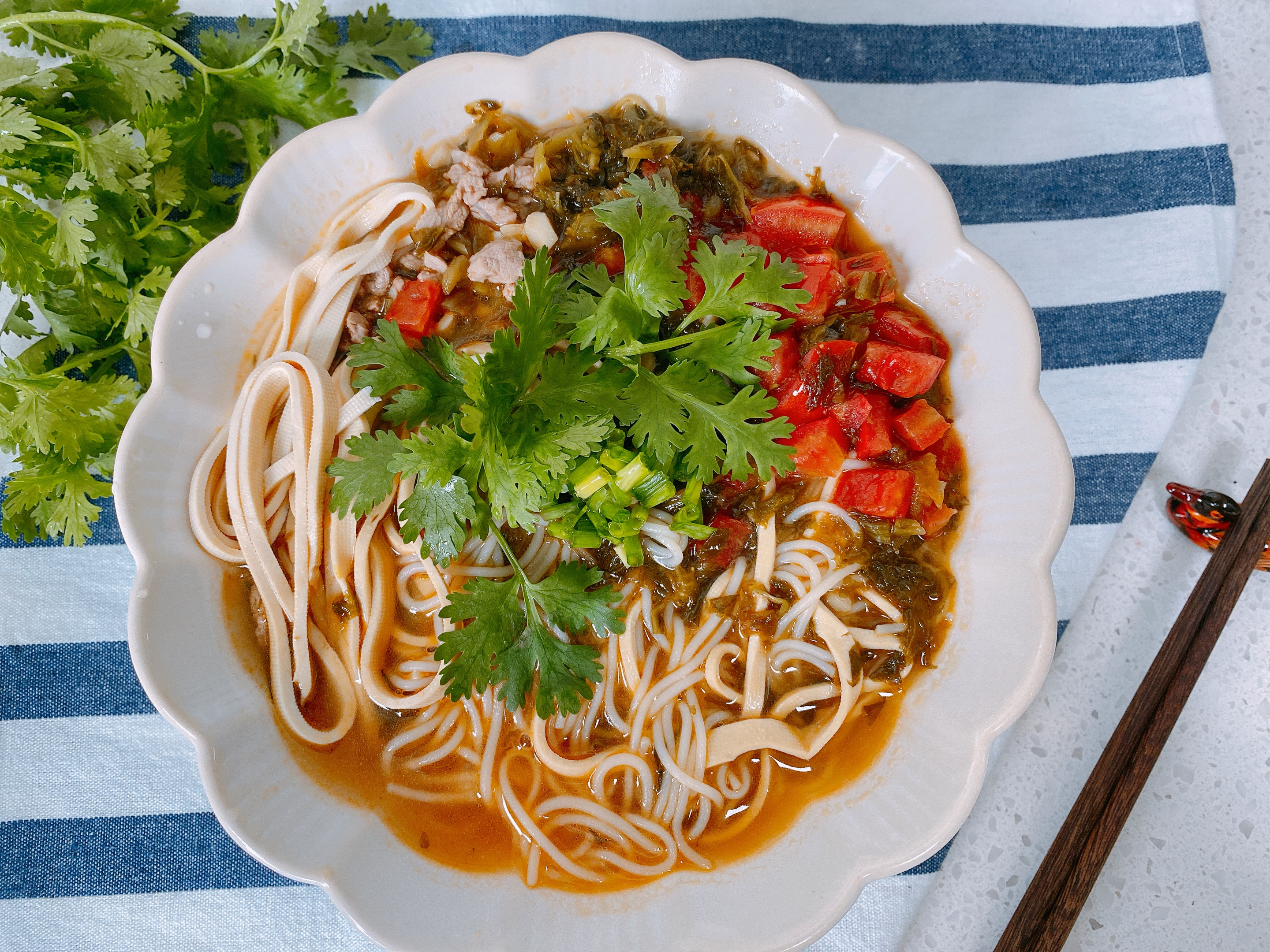 米粉炒粉怎么煮才好吃,在家做三鲜米粉最简单的方法