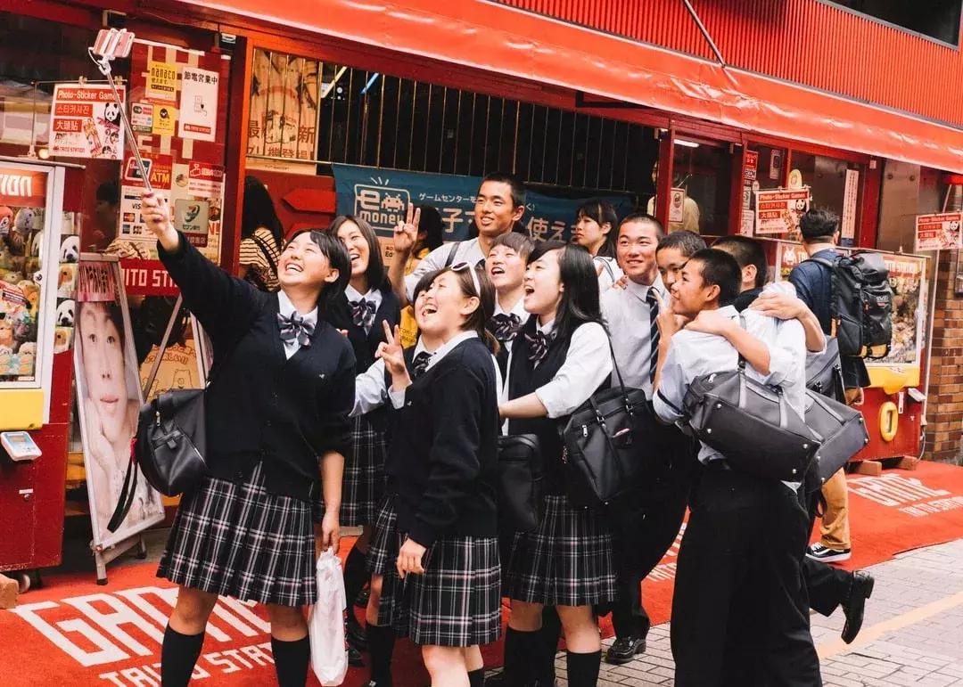 别扯什么“少年感”了,你就是不想长大