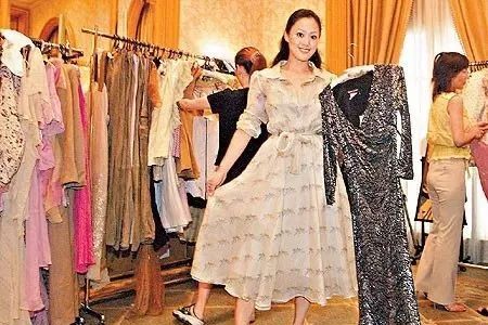 带货祖师爷背负2.5亿巨债，奉行美比吃饭重要，勇敢且恣意