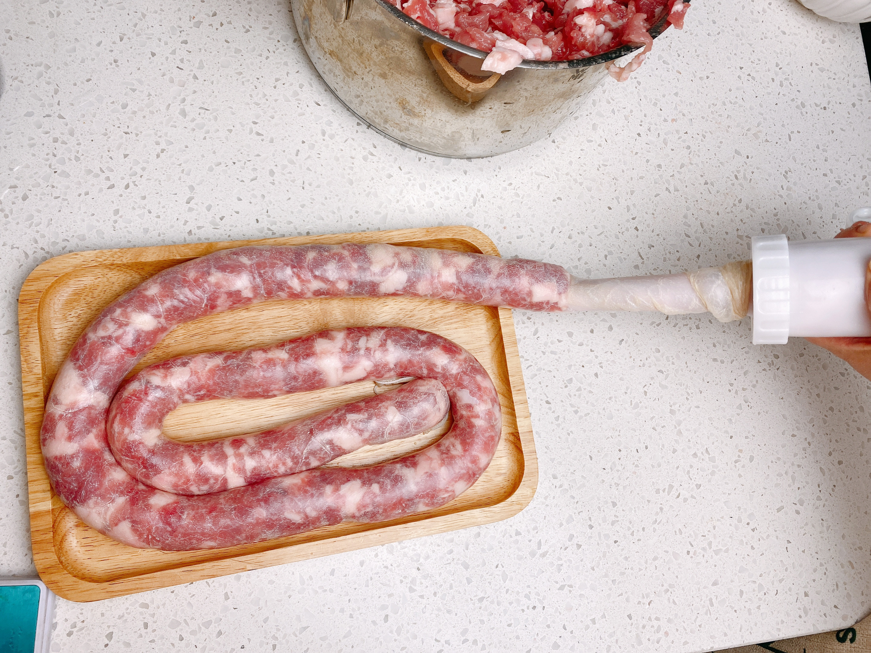 灌香肠配料秘方5斤教程,灌香肠4斤香肠的制作方法和配方