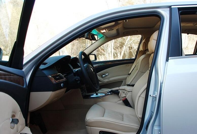 操控和舒适最好的百万级suv,18款宝马5系好还是a6l好