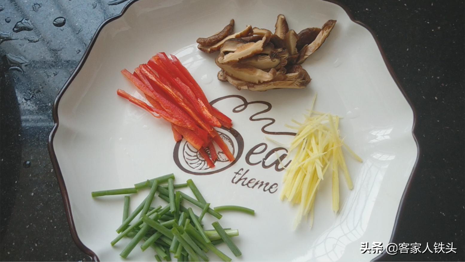 金鲳鱼加菜家常做法,香菇蒸金鲳鱼