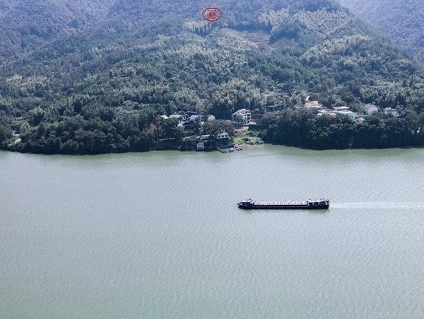 桐庐夜游富春山居景区,桐庐富春江夜游和白天游