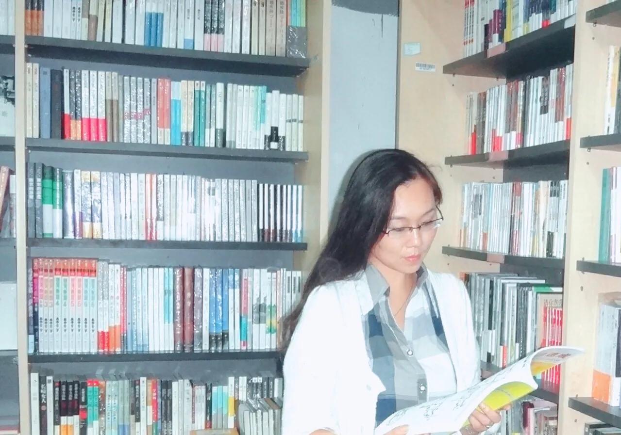 好诗选读胭脂茉莉,胭脂茉莉获唐刚诗歌奖