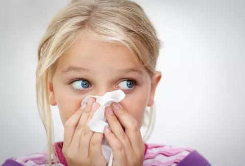 孩子鼻炎不干预会不会加重,小鼻炎大危害鼻炎的并发症有哪些
