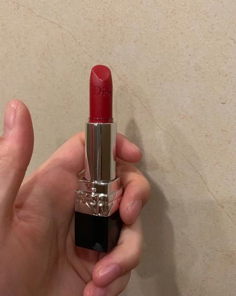 迪奥经典正红色口红999 (迪奥740枫叶红和999哑光)