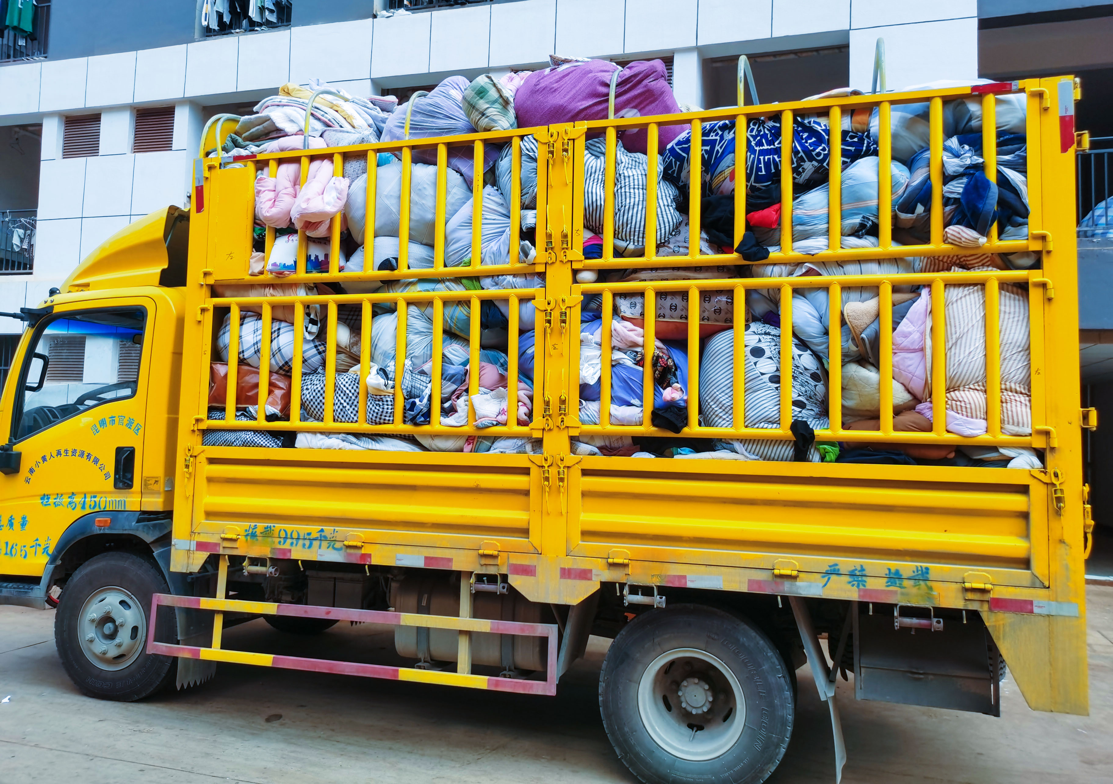 90后收废品的小伙子月入五万,90后收废品人赚钱养家的心声