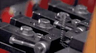 圆珠笔按下去弹不回来怎么办,圆珠笔一按就出水什么意思