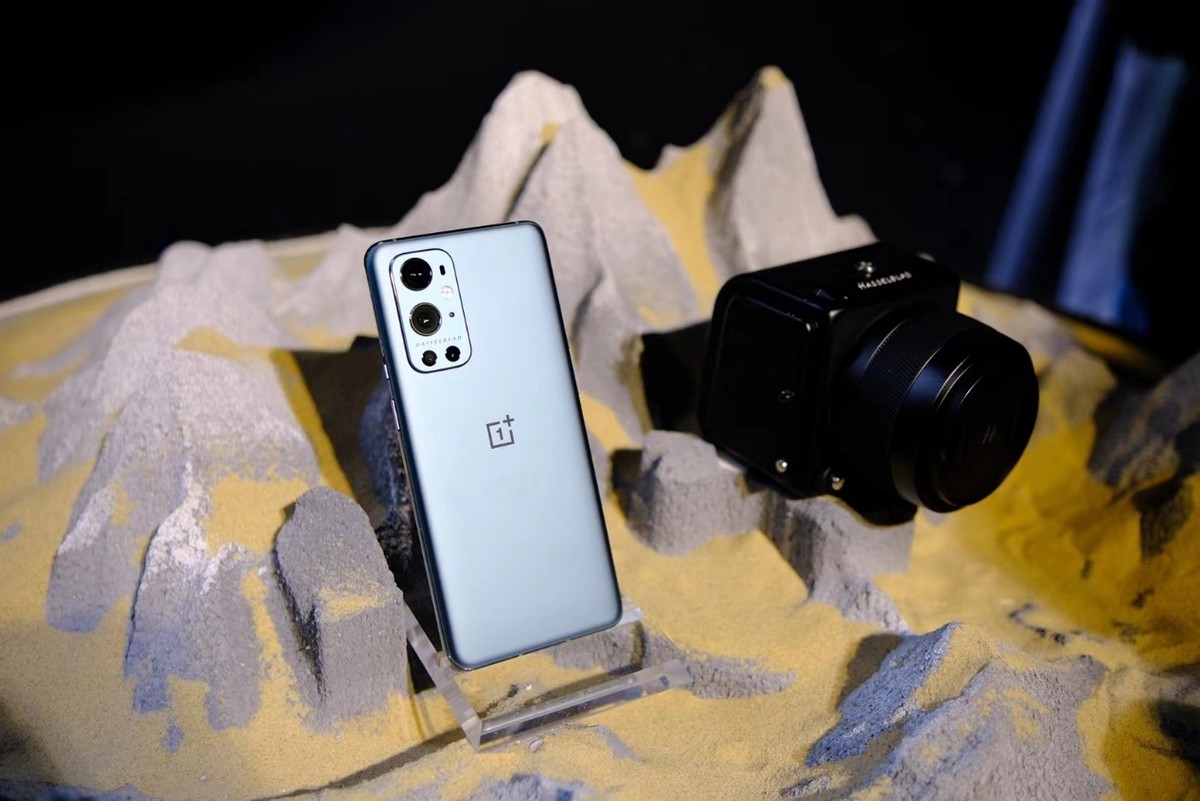 买性价比高的千元机还是旗舰机,分期买旗舰机还是全款千元机