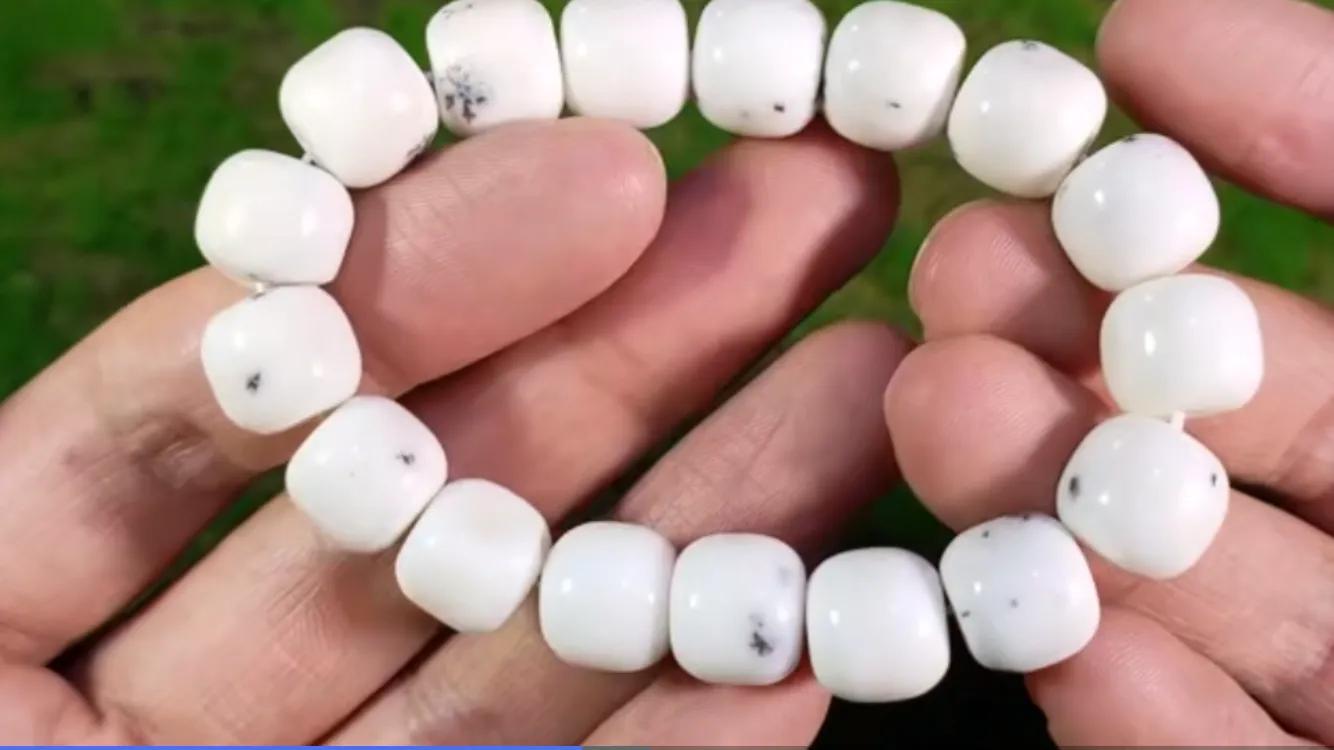 岫岩玉和和田玉有什么区别吗,岫岩的和田玉